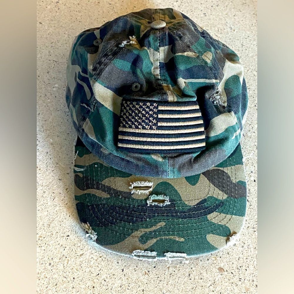 Women’s camouflaged distressed American patriotic hat